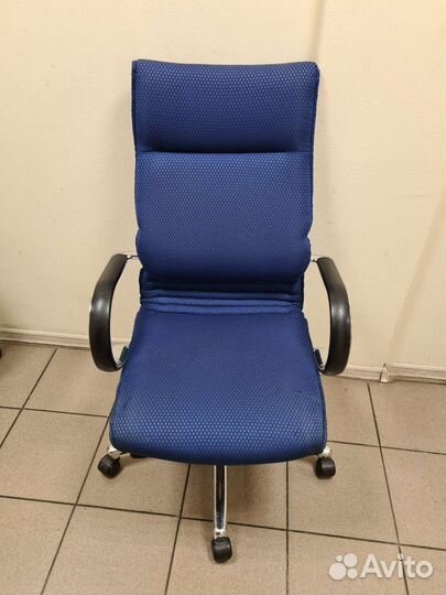 Компьютерное кресло руководителя