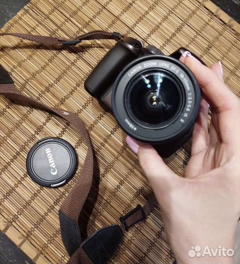 Зеркальный фотоаппарат Canon 1100d коричневый