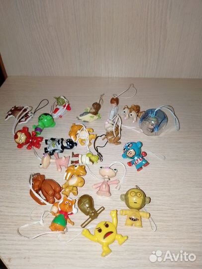 Киндеры. Подвески. Цена за все
