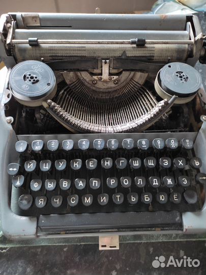 Печатная пишущая машинка 