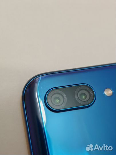 HONOR 10, 4/64 ГБ