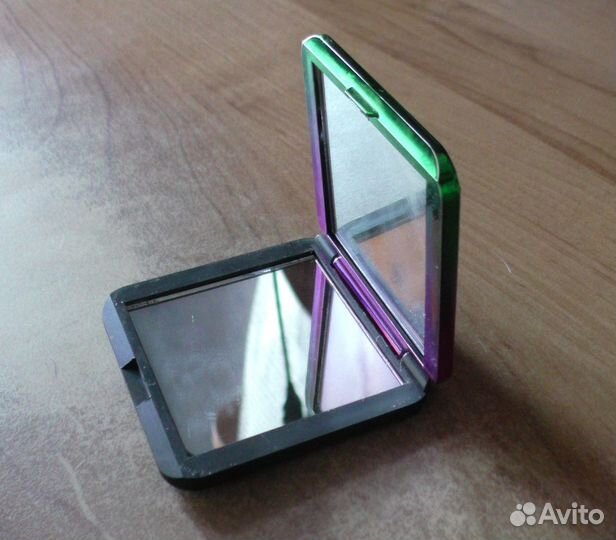 Зеркальце карманное