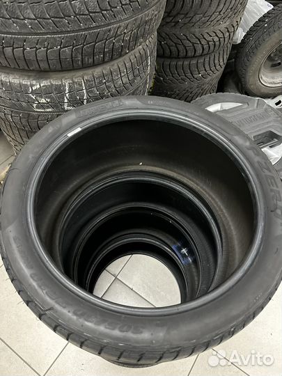 Pirelli P Zero 255/35 R20 и 305/30 R20