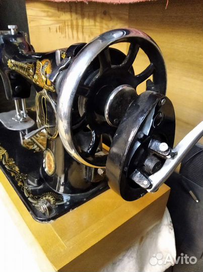 Швейная машинка zinger