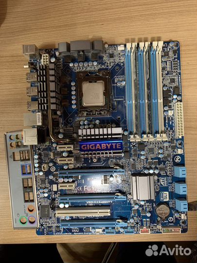 Материнская плата с процессором и памятью