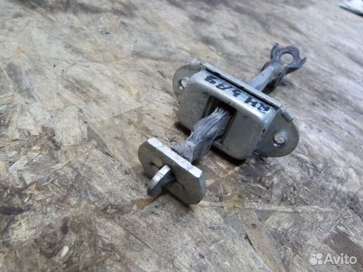 Ограничитель двери задней правой Nissan Almera (G1