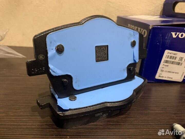 Колодки тормозные передние XC40 Volvo 31471407