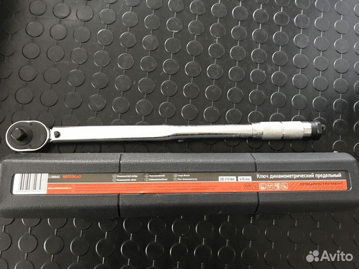 Динамометрический ключ трещоточный 1/2 (42-210Hm)