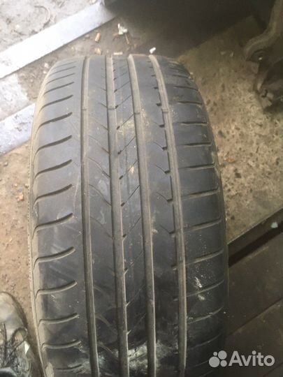 Goodyear EfficientGrip 245/45 R18