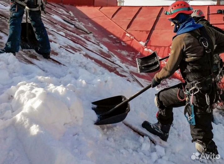 Уборка снега вручную