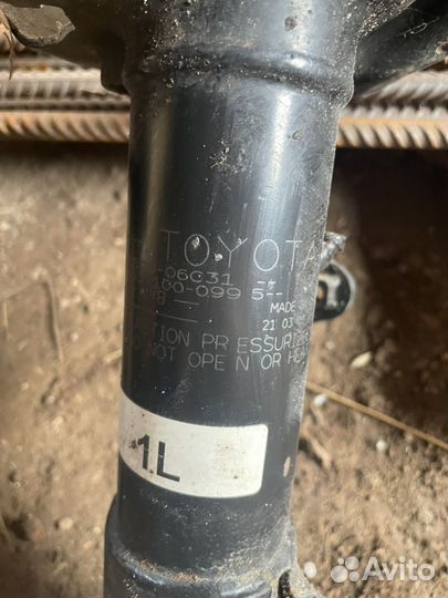 Передние стойки(аммортизаторы) camry v70-75