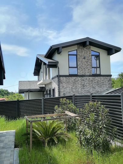 Коттедж 165,6 м² на участке 4 сот.