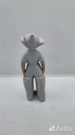 Статуэтка фарфор