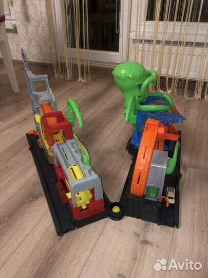 Hot wheels невообразимая автомойка осьминог