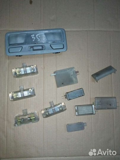Mitsubishi Pajero плафон освещения салона