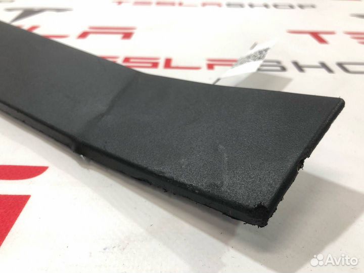 Молдинг двери передней правой Tesla Model X 2019