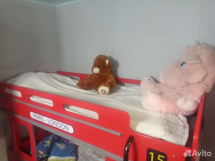 Двухъярусная кровать 