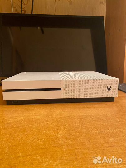 Xbox One s 2 геймпада 1tb