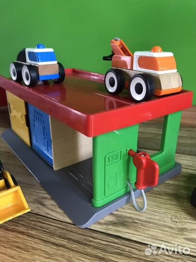 Гараж +машинки + эвакуатор