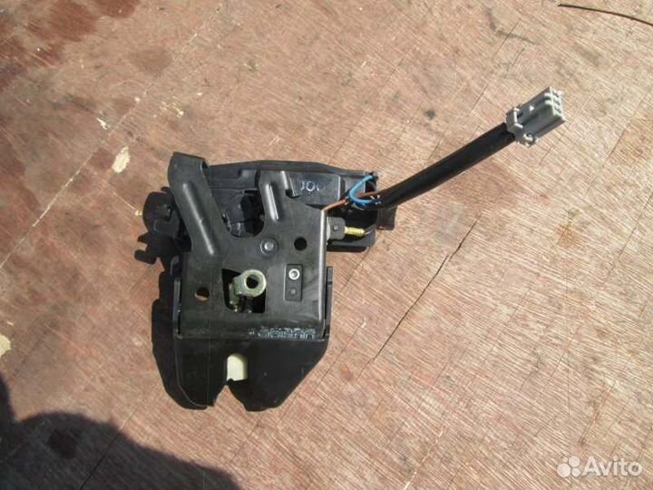 Замок крышки багажника Honda Torneo CF3 F18B