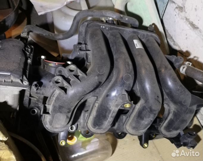 Впускной коллектор Mazda Demio