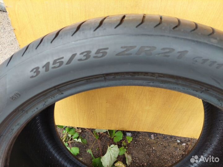 Pirelli Scorpion Zero 285/40 R21 и 315/35 R21