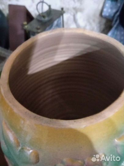 Керамическая ваза или горшок