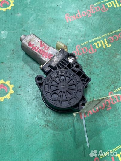 Моторчик стеклоподъемника передний левый Hyundai