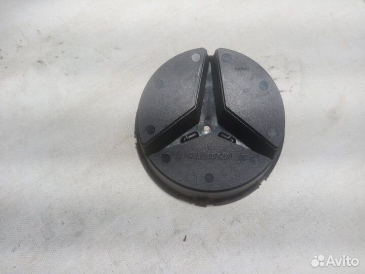 Эмблема решетки радиатора передняя Mercedes