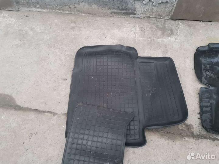 Автомобильные коврики резиновые