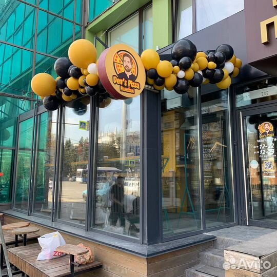 Гирлянда из шаров. Оформление входной группы. Шары