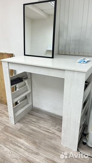 Мебель новая стол зеркало