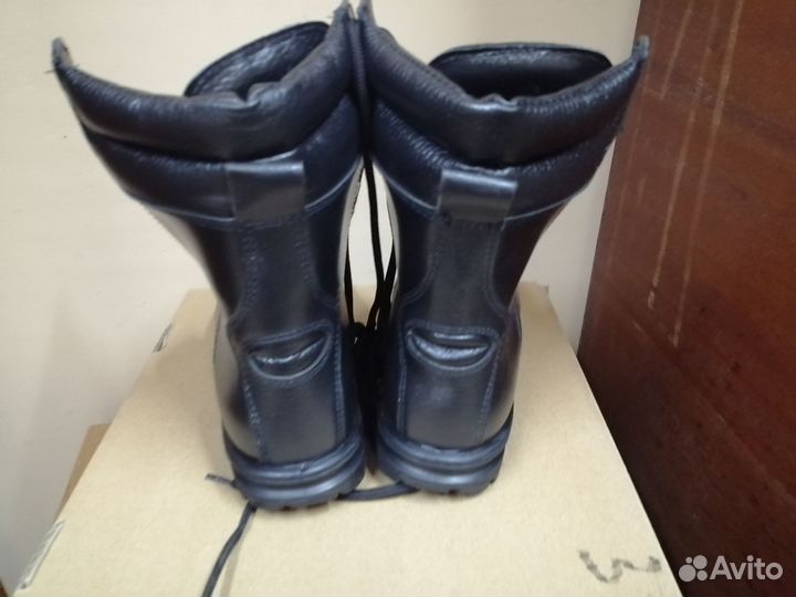 Ботинки с высоким берцем