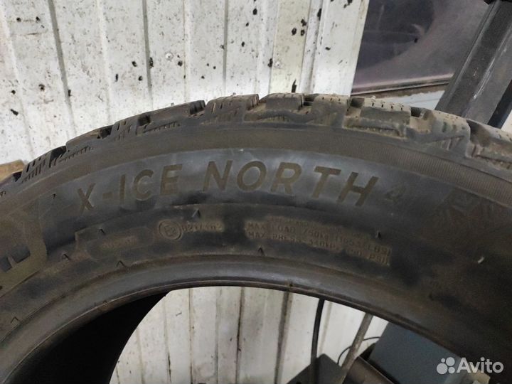 Michelin X-Ice North 4 215/55 R17