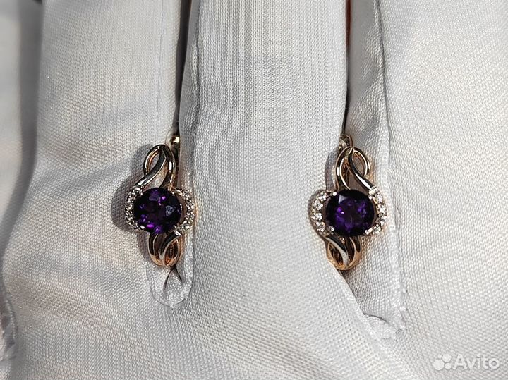 Золотые серьги с камнем