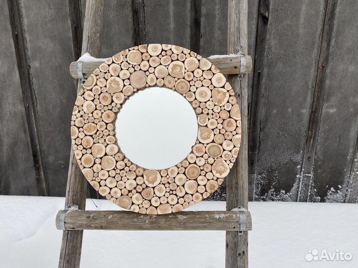 Зеркало круглое в деревянной раме можжевельник