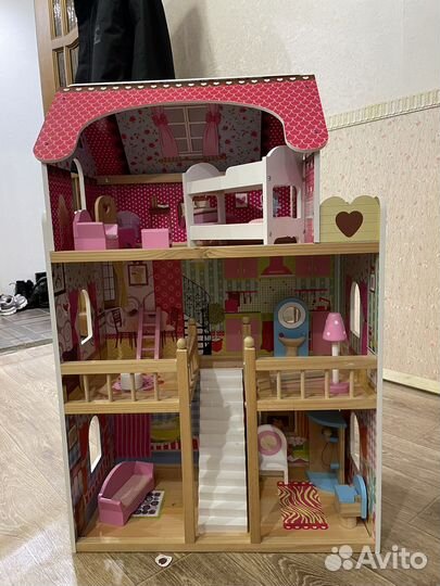Кукольный домик с мебелью