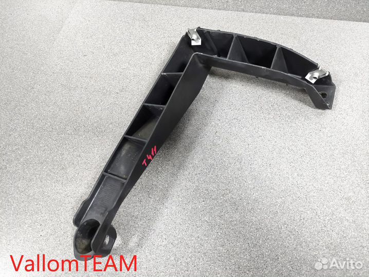 Лот T411 Кронштейн крепления заднего бампера правы
