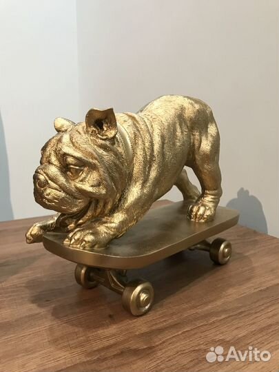 Скульптура собака на скейте Boo Concept