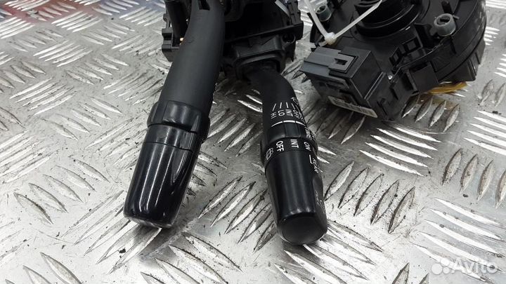 Переключатель поворотов подрулевой Toyota Corolla