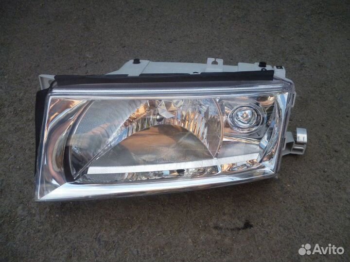 Фара левая передняя левая Skoda Octavia A4 1U