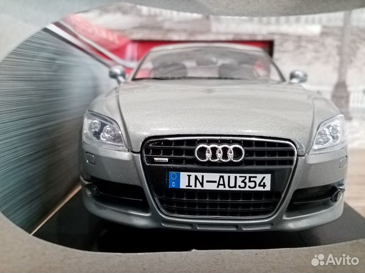 Модель 1:18 Audi TT Coupe