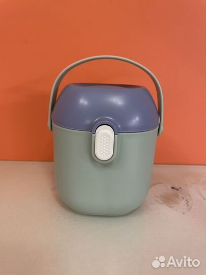 Контейнер для детского питания с ложечкой