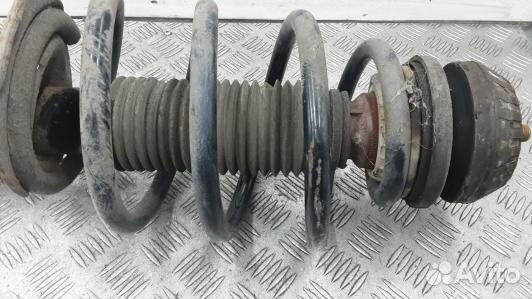 Стойка передняя левая mercedes benz vito W639 (HUK