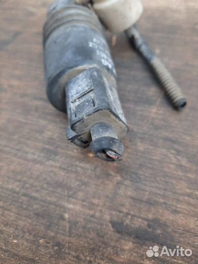 Моторчик стеклоочистителя переднего Skoda Fabia 1