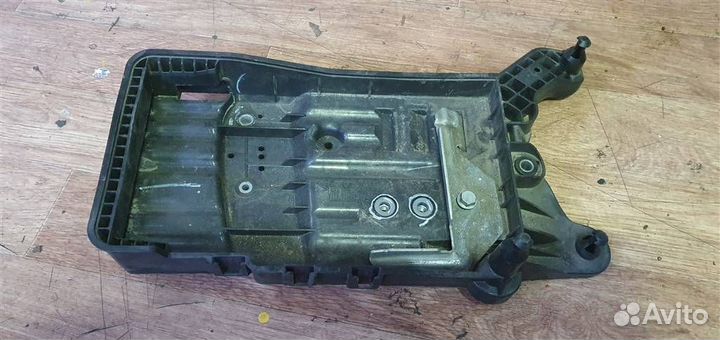 Крепление АКБ (корпус/подставка) Volkswagen Tigua