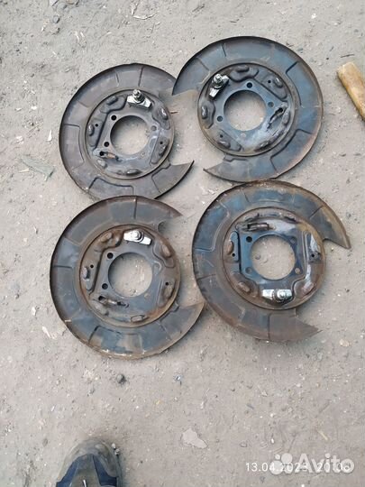 Щиток заднего тормозного диска outlander xl