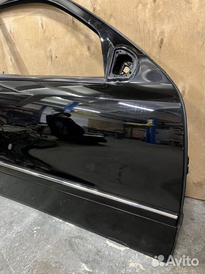 Дверь передняя поавач Мерседес w211 рест цвет 040U