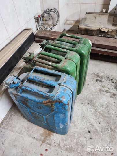 Канистры металлические 20 литров