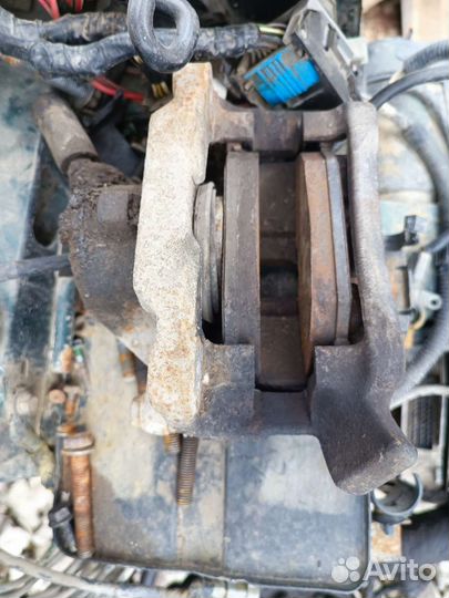 Суппорт тормозной передний Renault Laguna 1